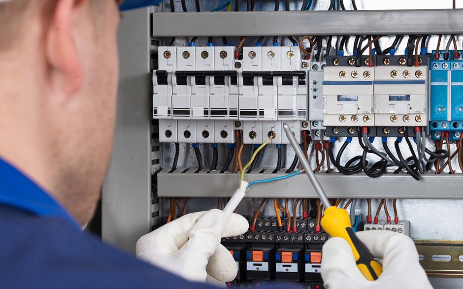 besoin d'un électricien Paris 8